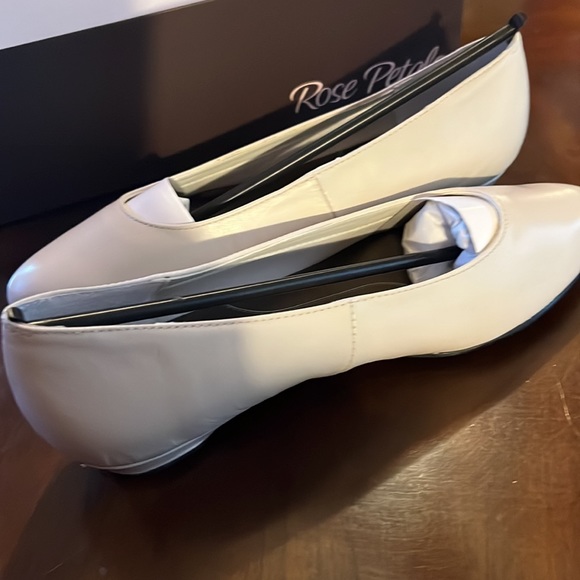 (#132) NWT ladies beige flats by Rose Petals/Walking Cradles. Size 6 1/2 medium - Picture 4 of 8